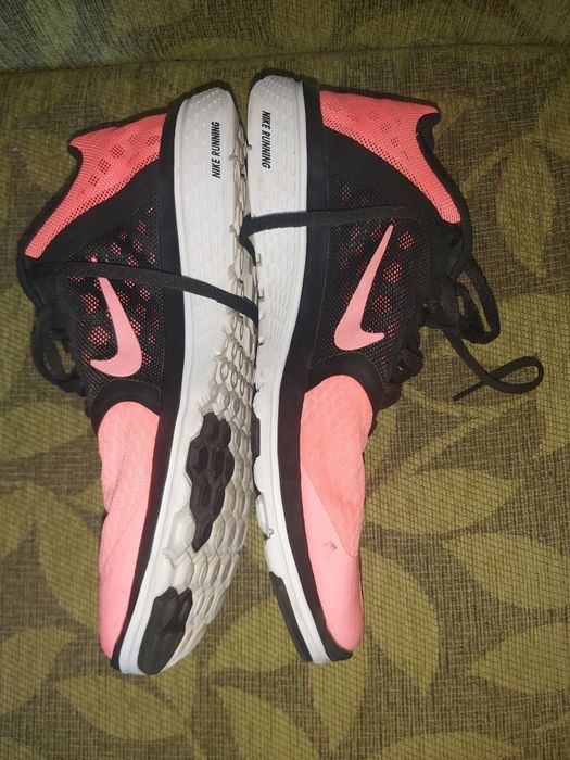 Маратонки Mizuno, Nike, Adidas и HOKA