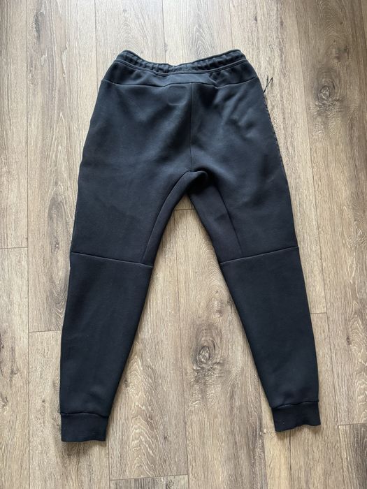 Чисто нови долнища Nike tech fleece