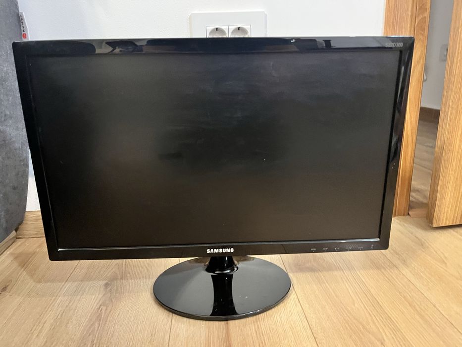 Monitor Samsung 22" SD300 LED Monitor, FHD, 60Hz Refresh Rate & 5ms
