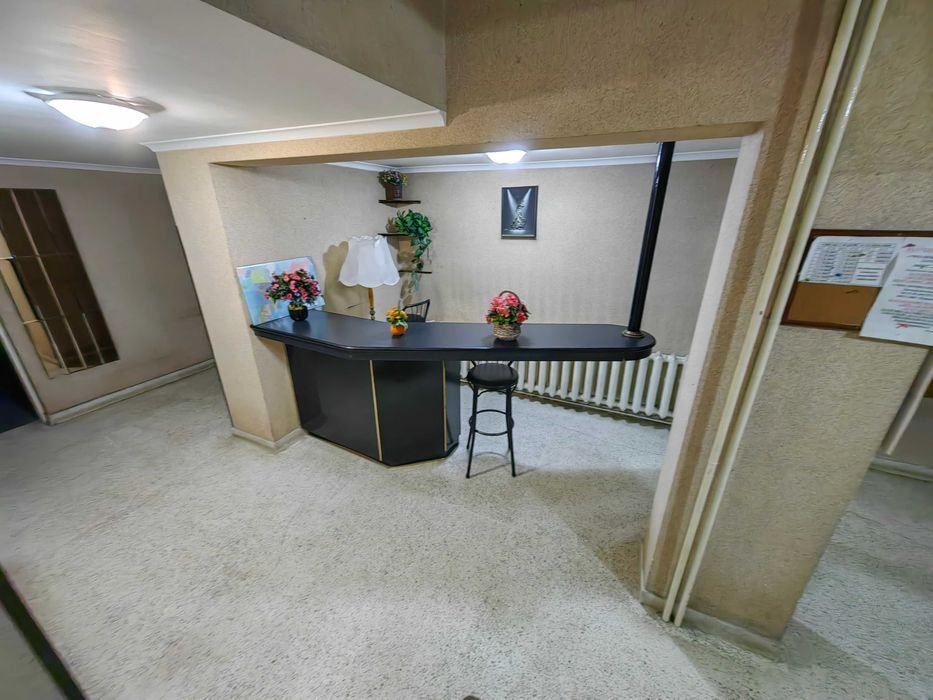 Продавам тристаен с гараж