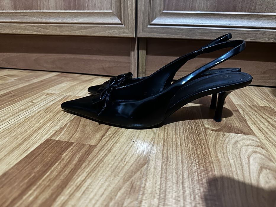 Елегантни обувки на нисък ток