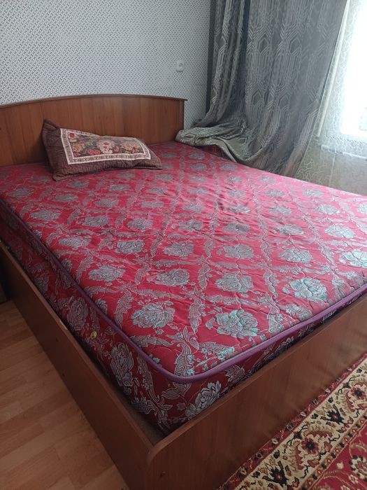 Спальный гарнитур шкаф и кровать .диван раскладной