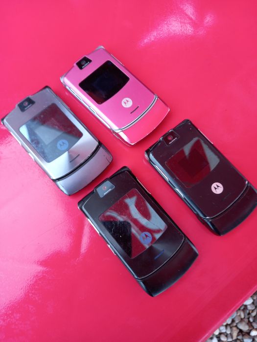 Vând 4 Motorola V3 de Piese pt Colecționari sau Pasionați