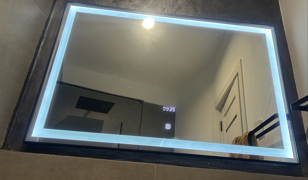 oglinda cu led pentru baie