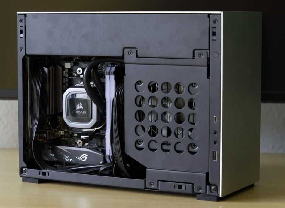 LianLi A4H2O i5 13500 B760i 32GB 2TB AIO H100i GAMING