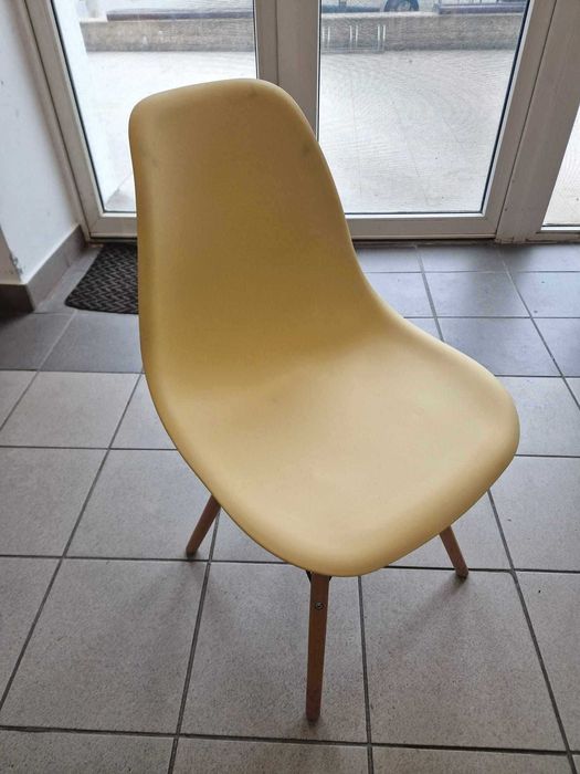 Scaune din plastic 20 buc. cu perne incluse