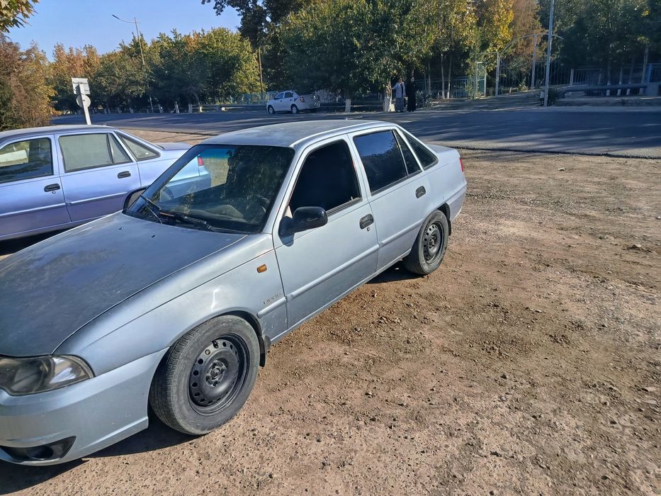 NEXIA 2 DOHC sotiladi.