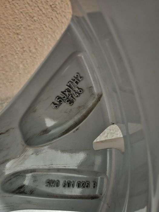 Оригинални джанти за Vw със зимни гуми Pirelli 205 50 17