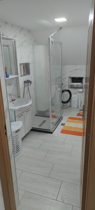 Primesc in chirie o fata