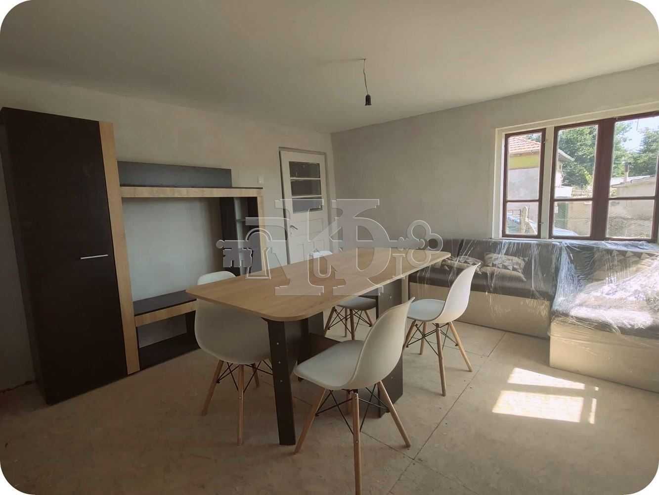 с. Преселенци, общ. Генерал Тошево, обзаведена къща с двор, 24900€.
