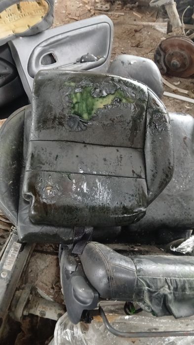 Vând scaune pentru retapitat 50 lei