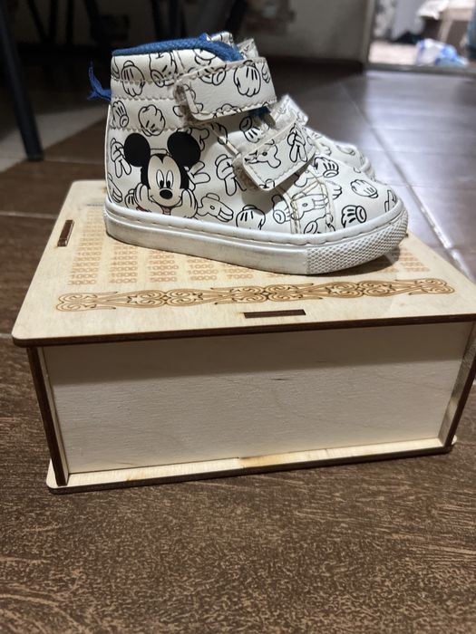 Продам обувь на мальчика сандали, туфли, изики и ботиночки 21 размера