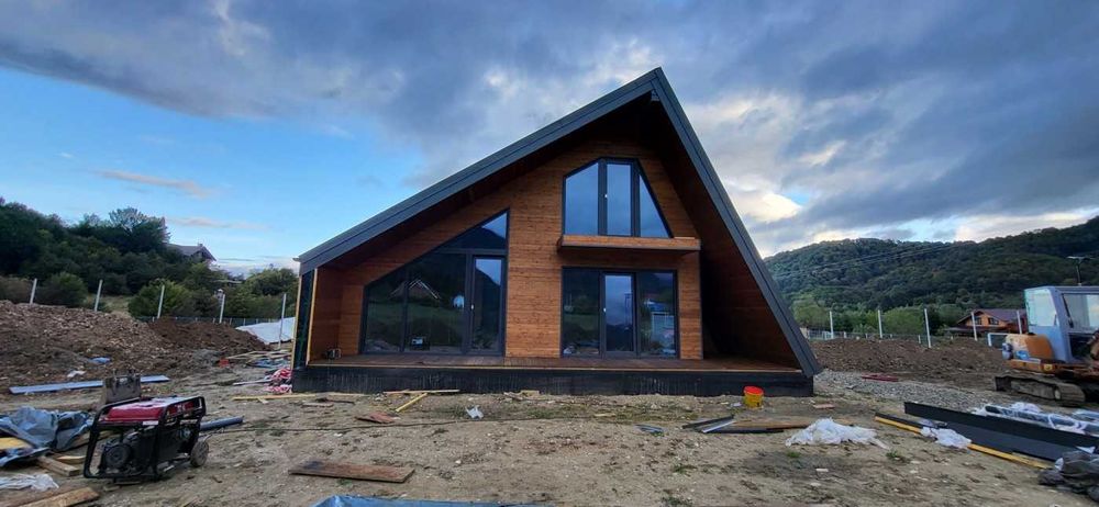 Cabana stil A Frame si casa din structura de lemn de vanzare