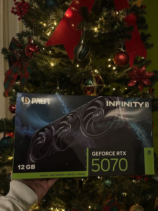 Vând placa video RTX5070 12GB Palit ca nouă