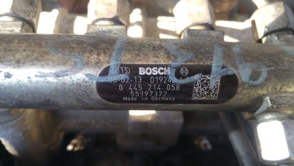 Rampa injectoare 1.9 jtd 937a5000 alfa romeo gt 0445214058