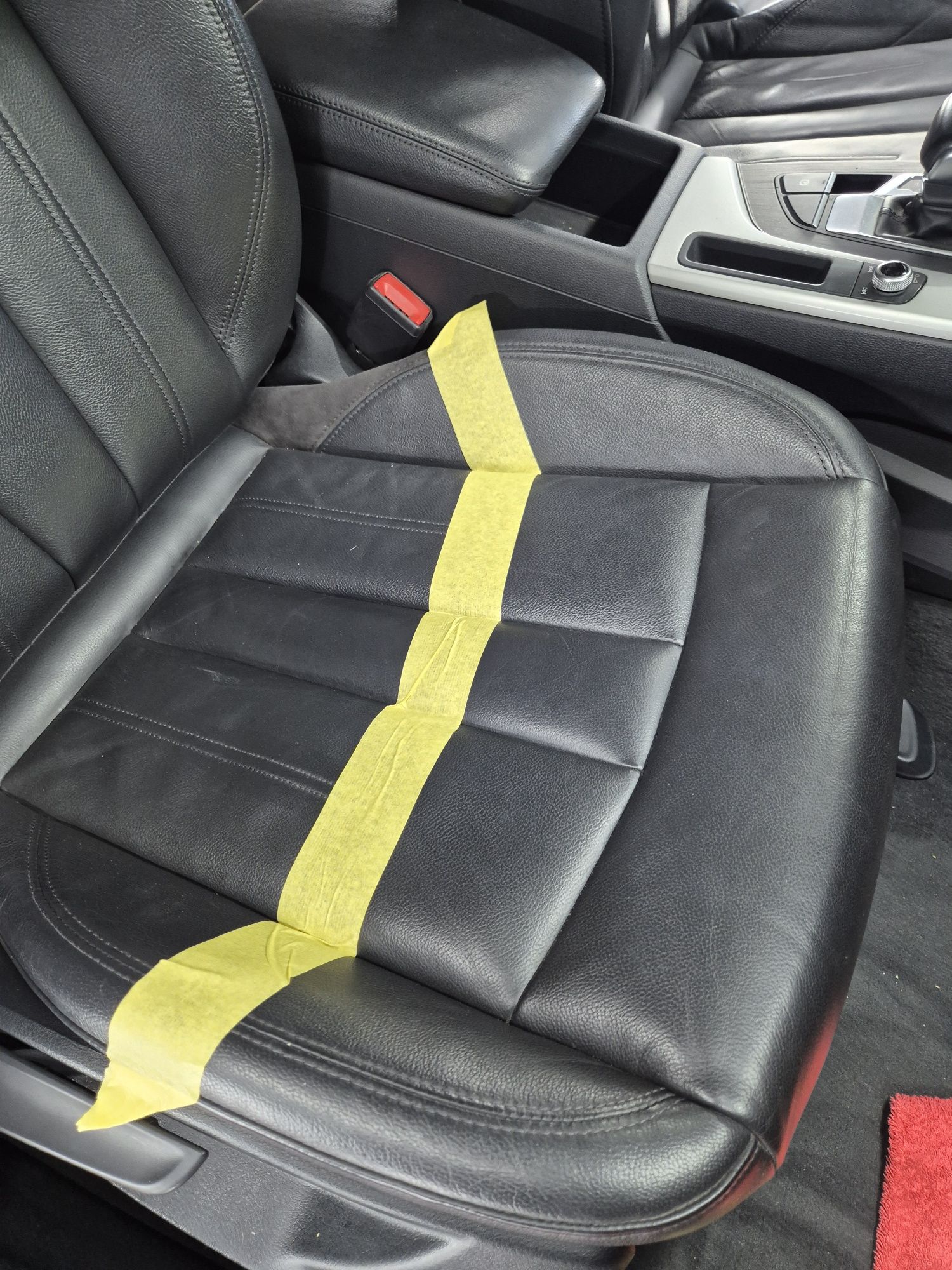Curatare tapițerie auto