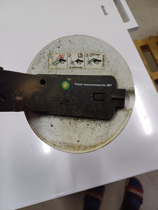 Usa rezervor ford focus  2  facelift culoare alb