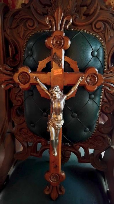 Масивно дървено разпятие