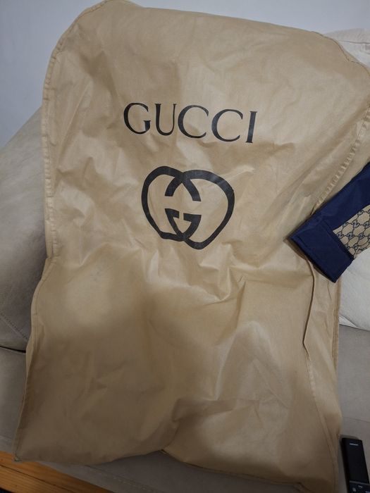 Продавам ,яке на ,Gucci