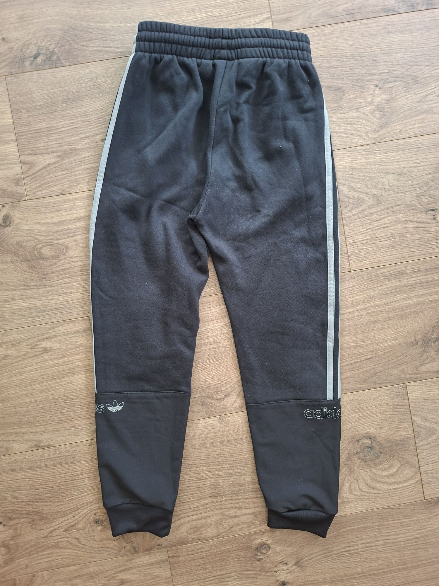 Adidas оригинално долнище, като ново.