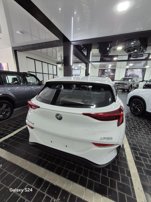 Buic velite 1yil garantiya +polik+zaryadka