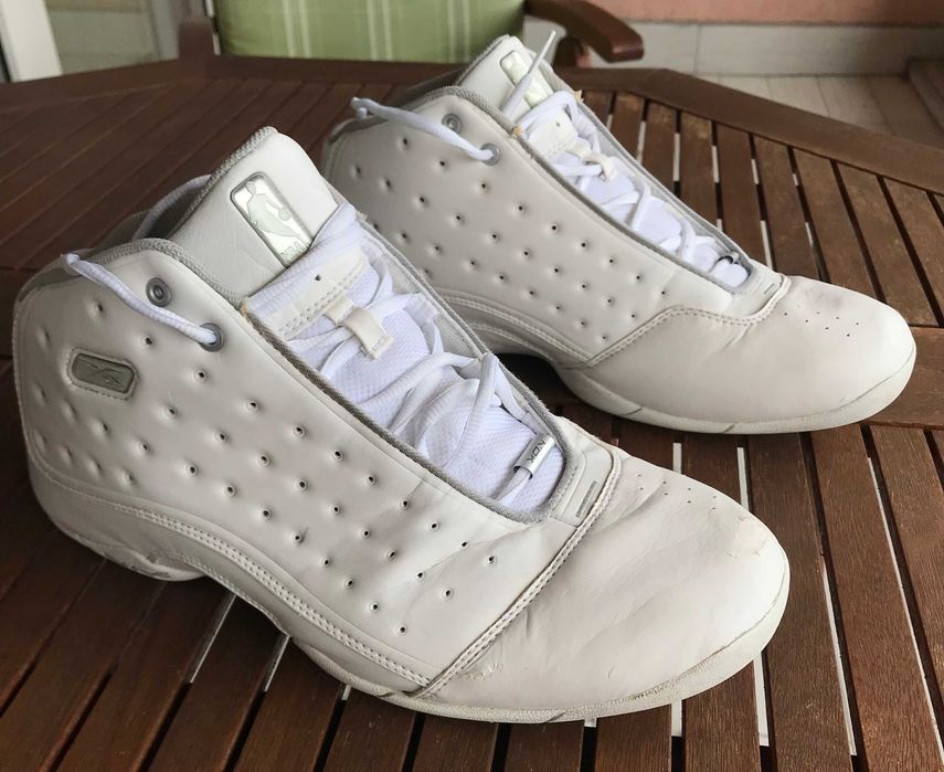 Продава чифт баскетболни кецове № 42.5 кожа. NBA модел на Nike. 50лв.