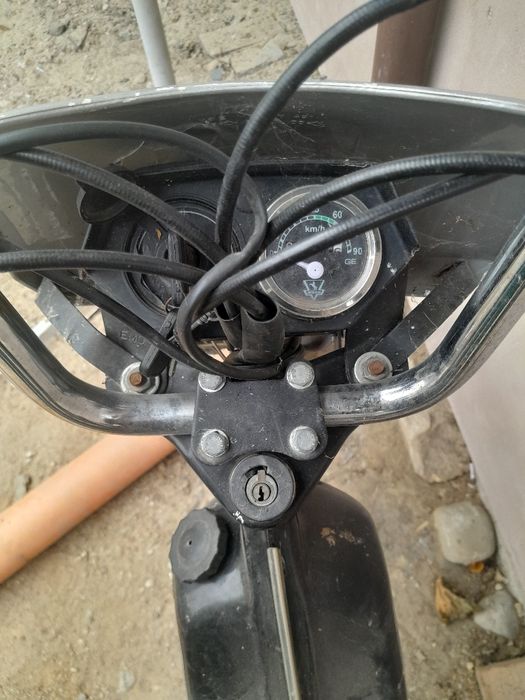 Moped pegeout...