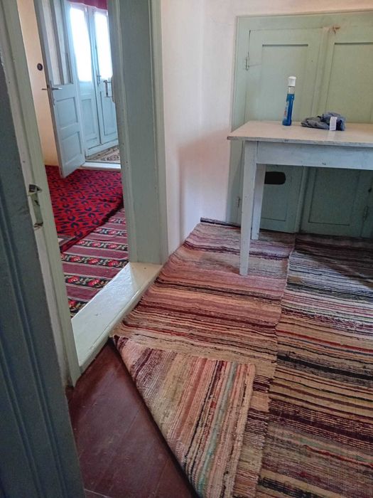 Vând casă bătrânească în comuna Ciorăşti