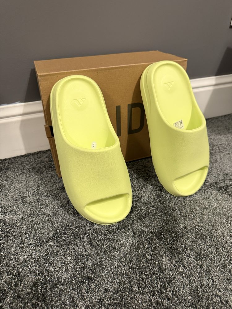 Yeezy slide 1.