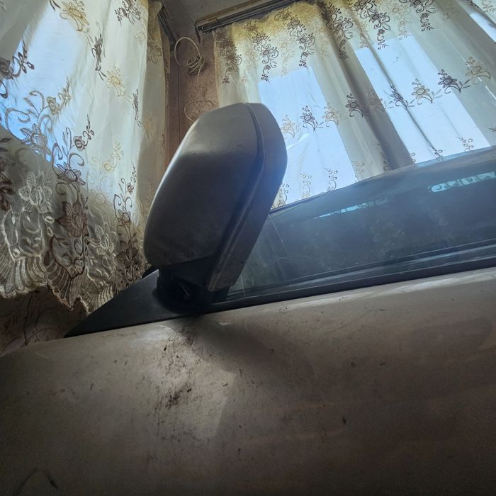 Лява и дясна врата за Бмв 6 е63 е64 
Цена на врата без огледало иначе