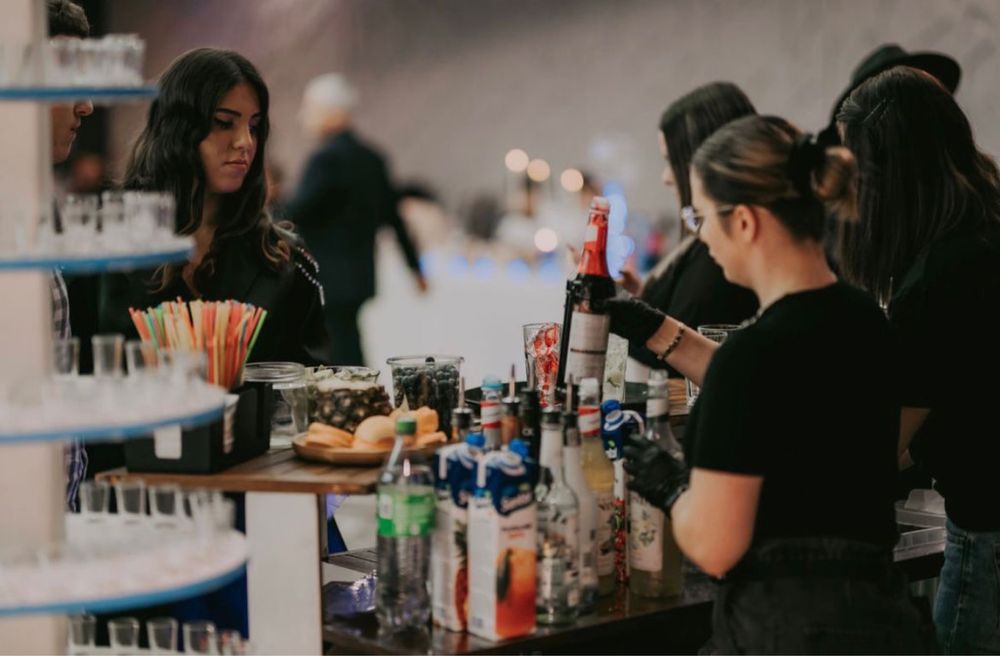 Bar mobil, tort de shoturi , stand de limonada