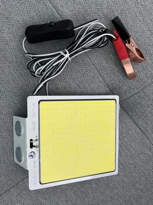 Lampă LED auto cu prindere magnetică, pe bateria mașinii