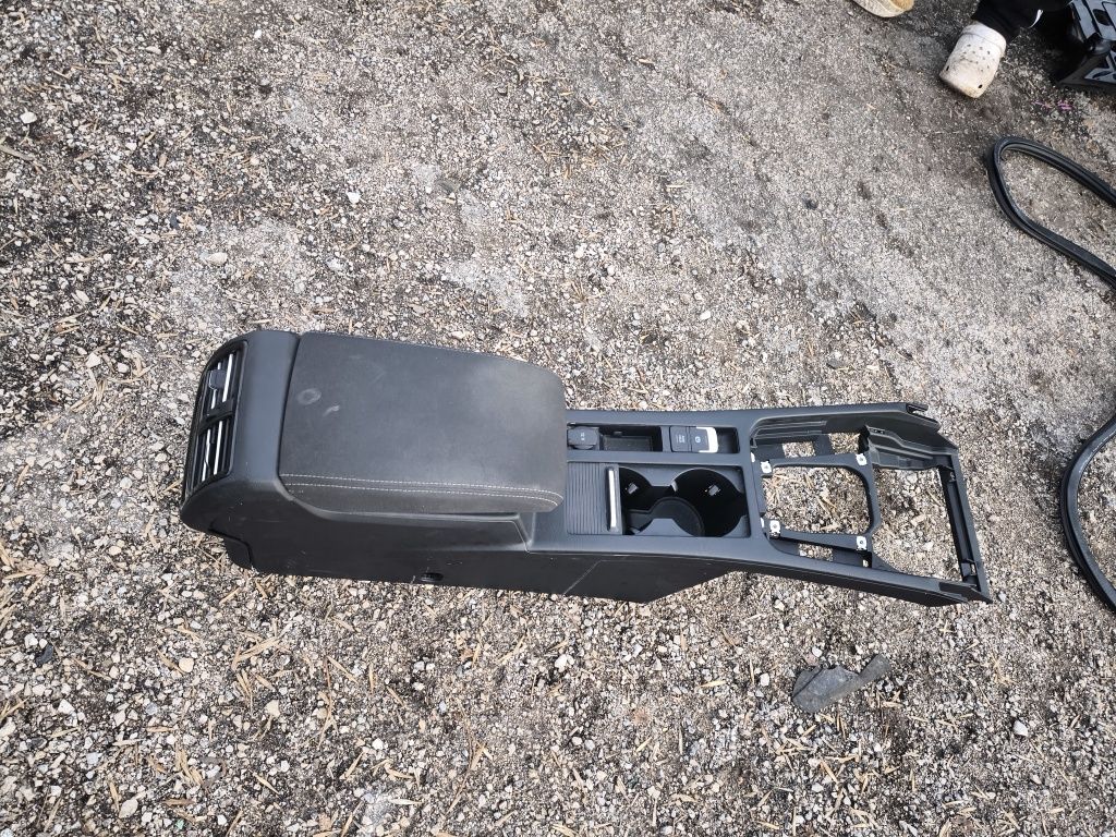 Централна конзола VW PASSAT B8
