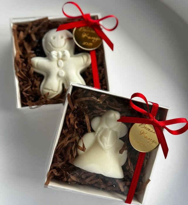 Коледни подаръци/свещи/персонализирани играчки за елха/