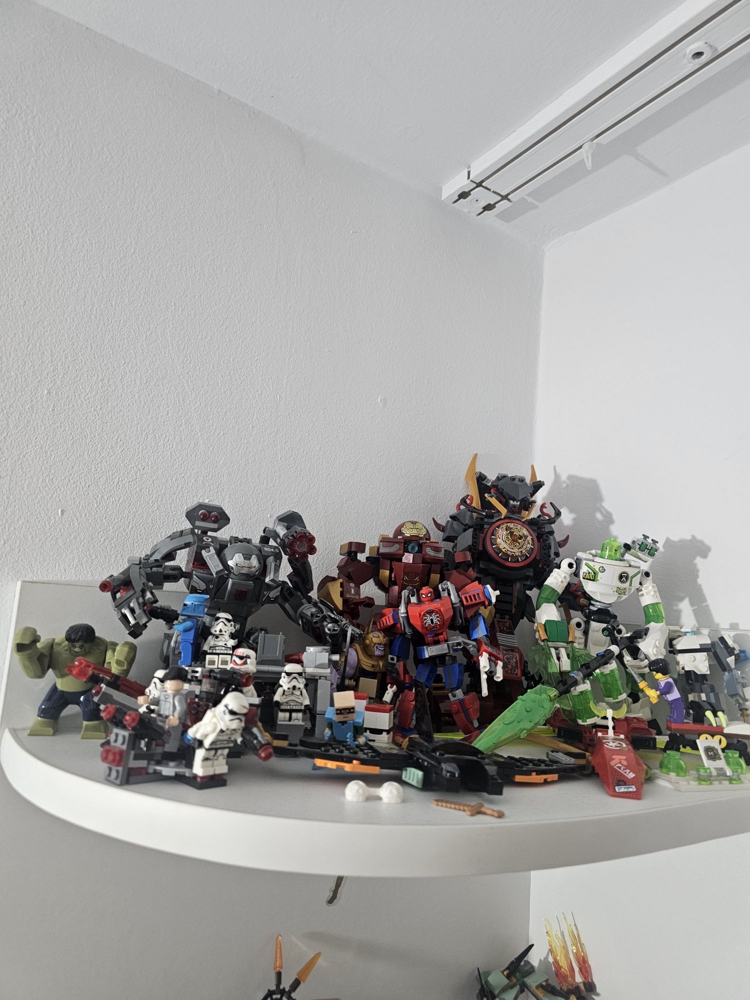 Vând colecție lego pe toată prețul se poate negocia