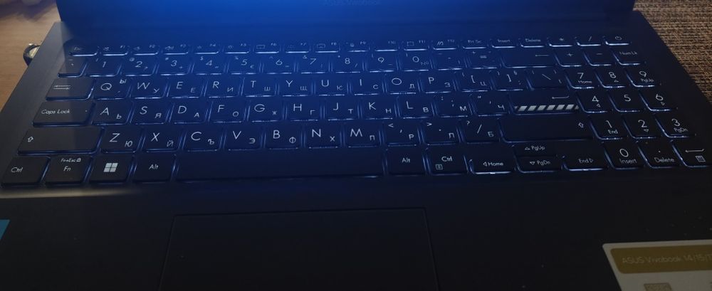 Лаптоп ASUS           .