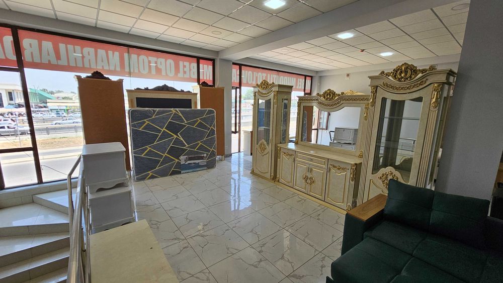 Noturar bino sotiladi