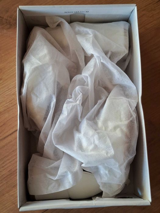 Дамски високи бели обувки