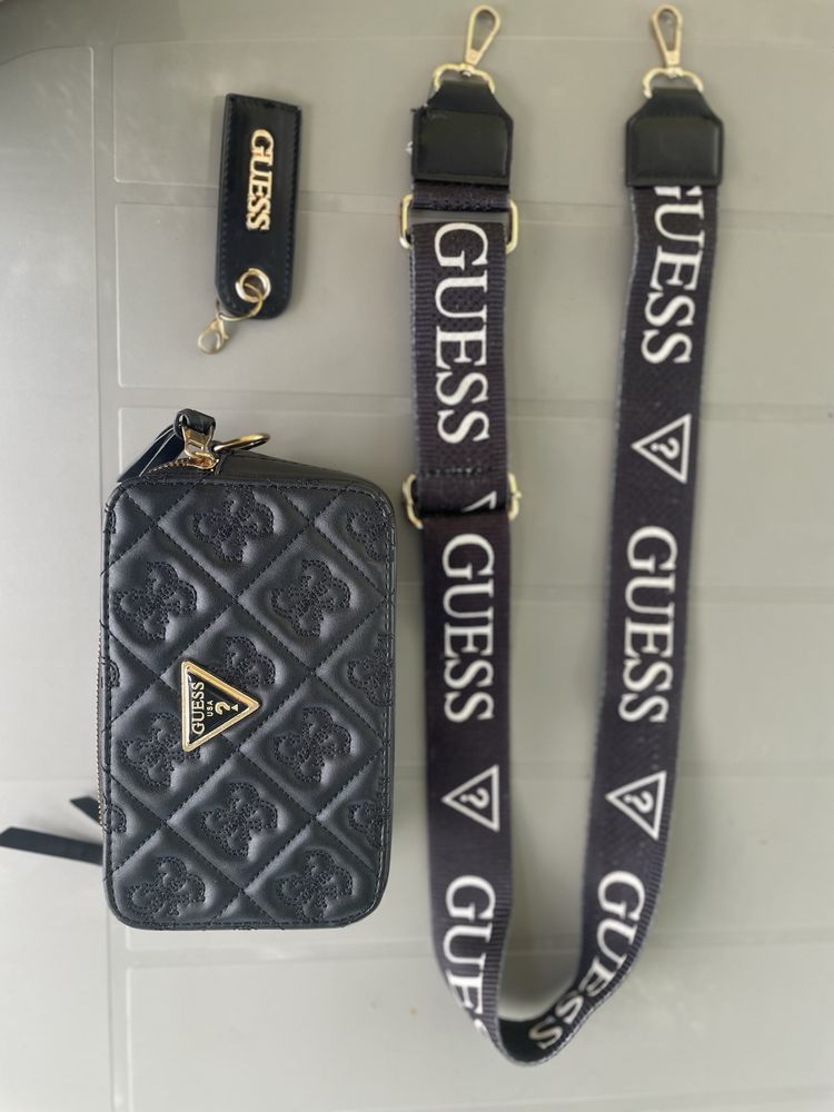 Дамска чанта GUESS