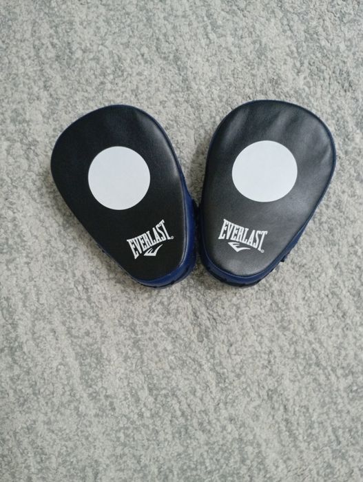 Продам боксёрские лапы Everlast