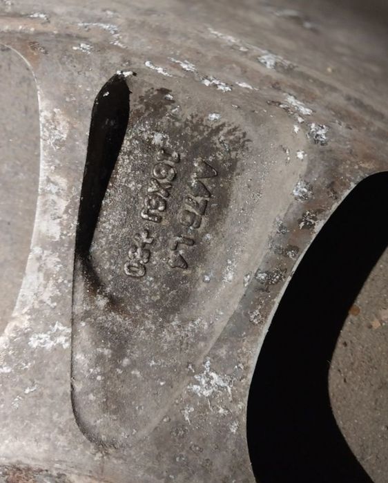 1 диск отличается рисунком. Без резины. 5×114.3. Читаем объявление.