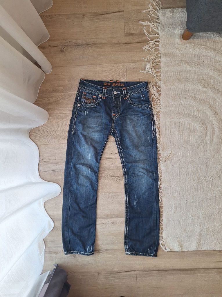 Blue Monkey Jeans

DM for dimensions

Condition: 10/10

Size: W31, L32