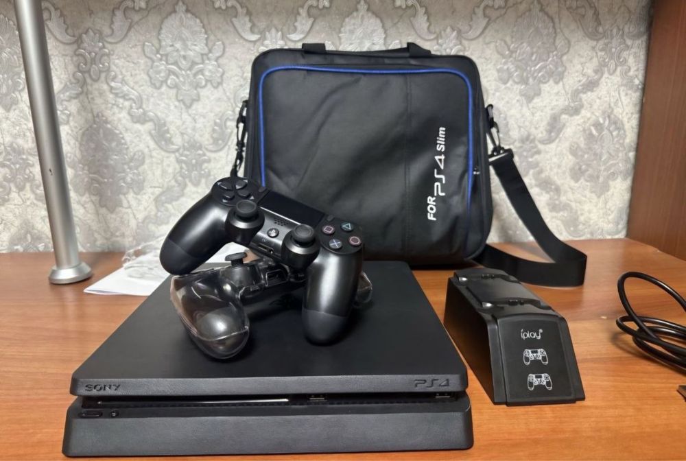 Playstation 4 slim 1tb, новая.