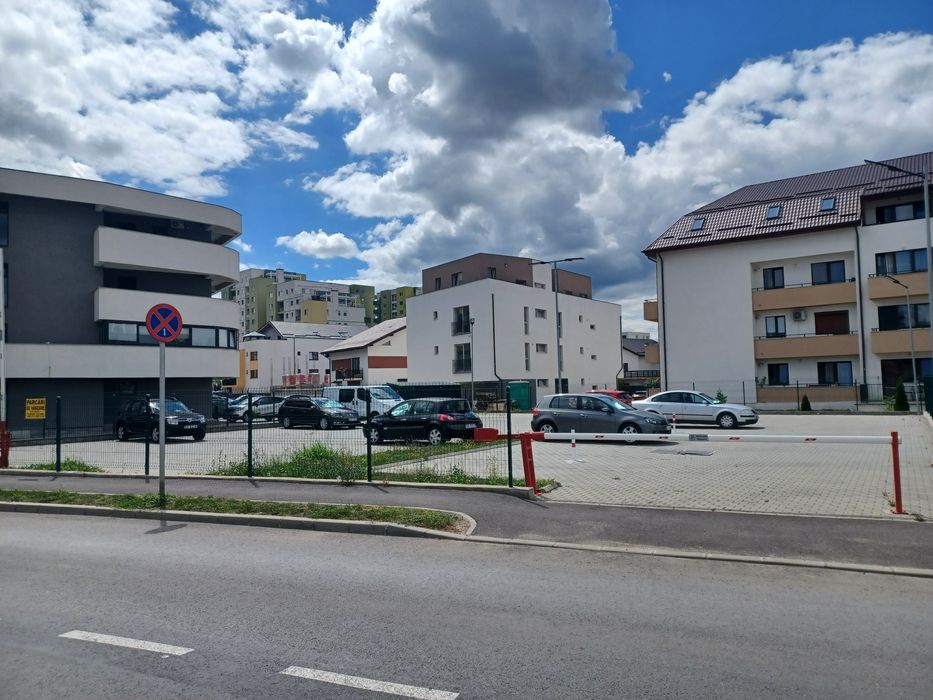 Vand/inchiriez parcare supraterana zona Coresi Brasov