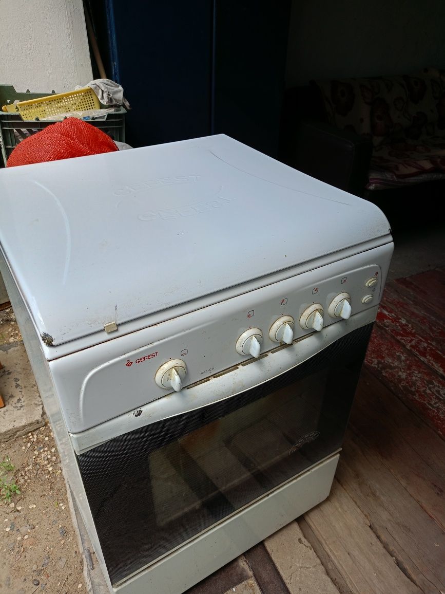 Продам газовую плиту бу
