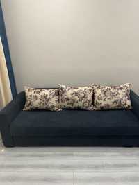 Продам раскладной диван с подушками