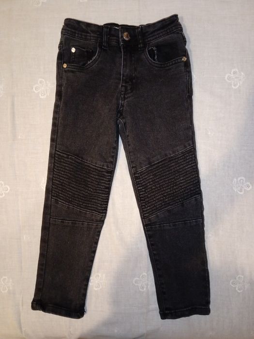 Джинсы детские,хорошие-2 пары.
