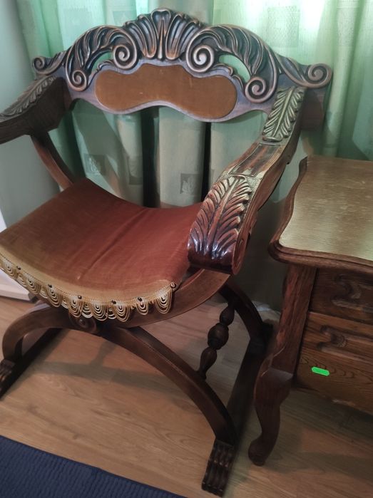 Noptieră și scaun