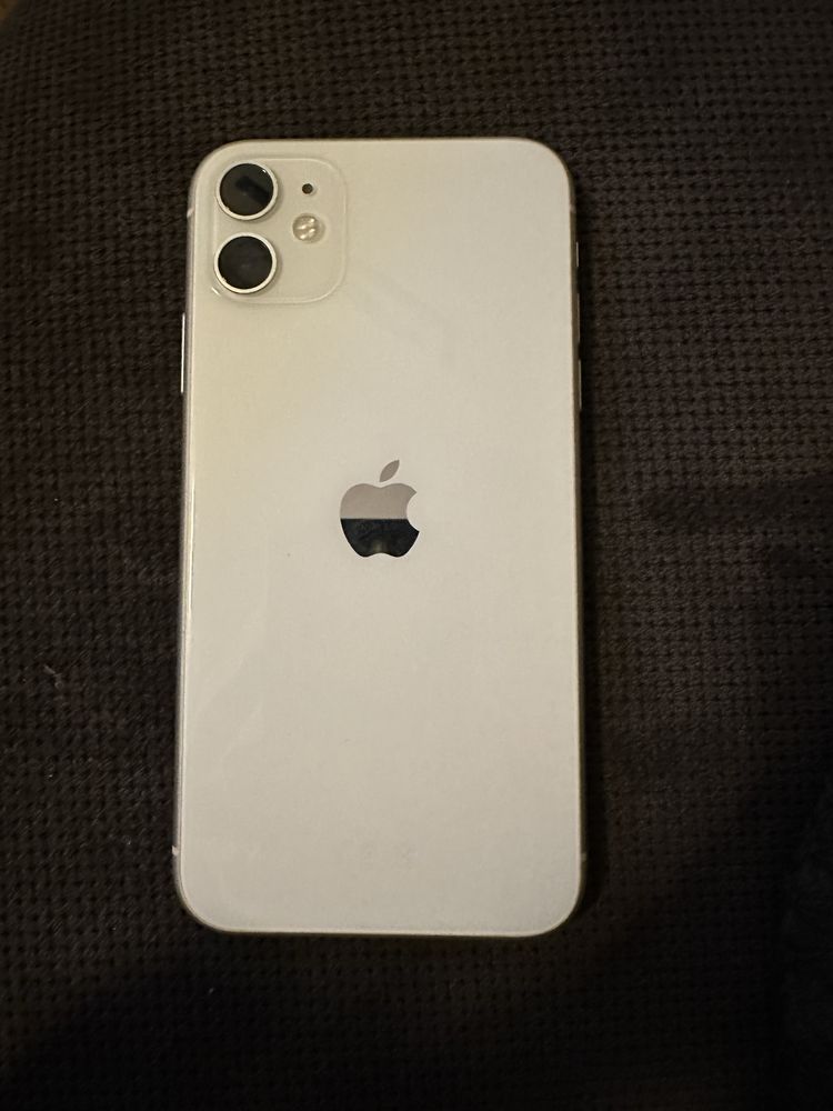 Продавам Iphone 11 64gb