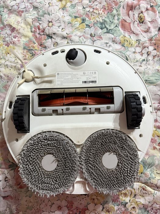 Робот пылесос почти новый